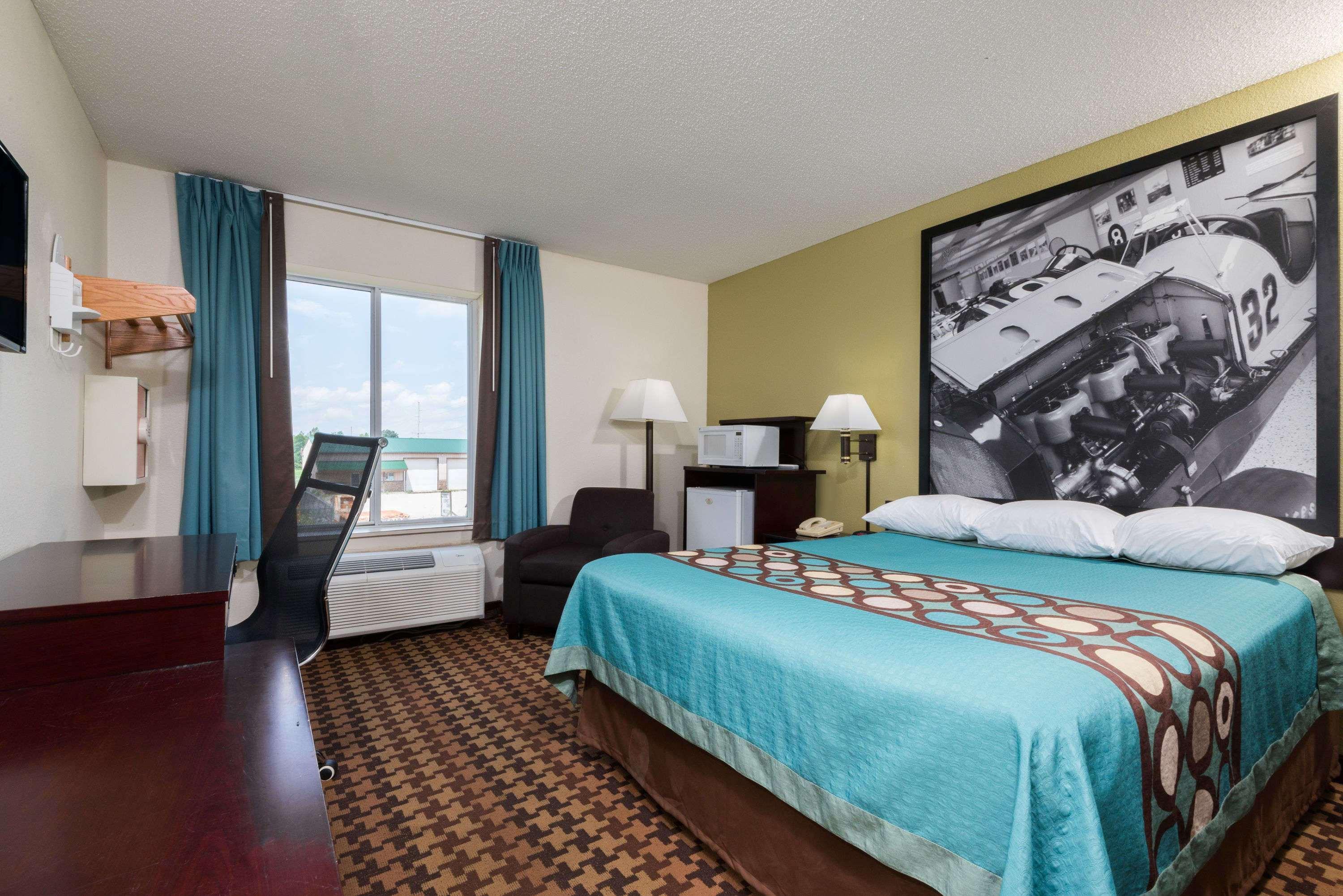 Super 8 By Wyndham Cloverdale In Luaran gambar