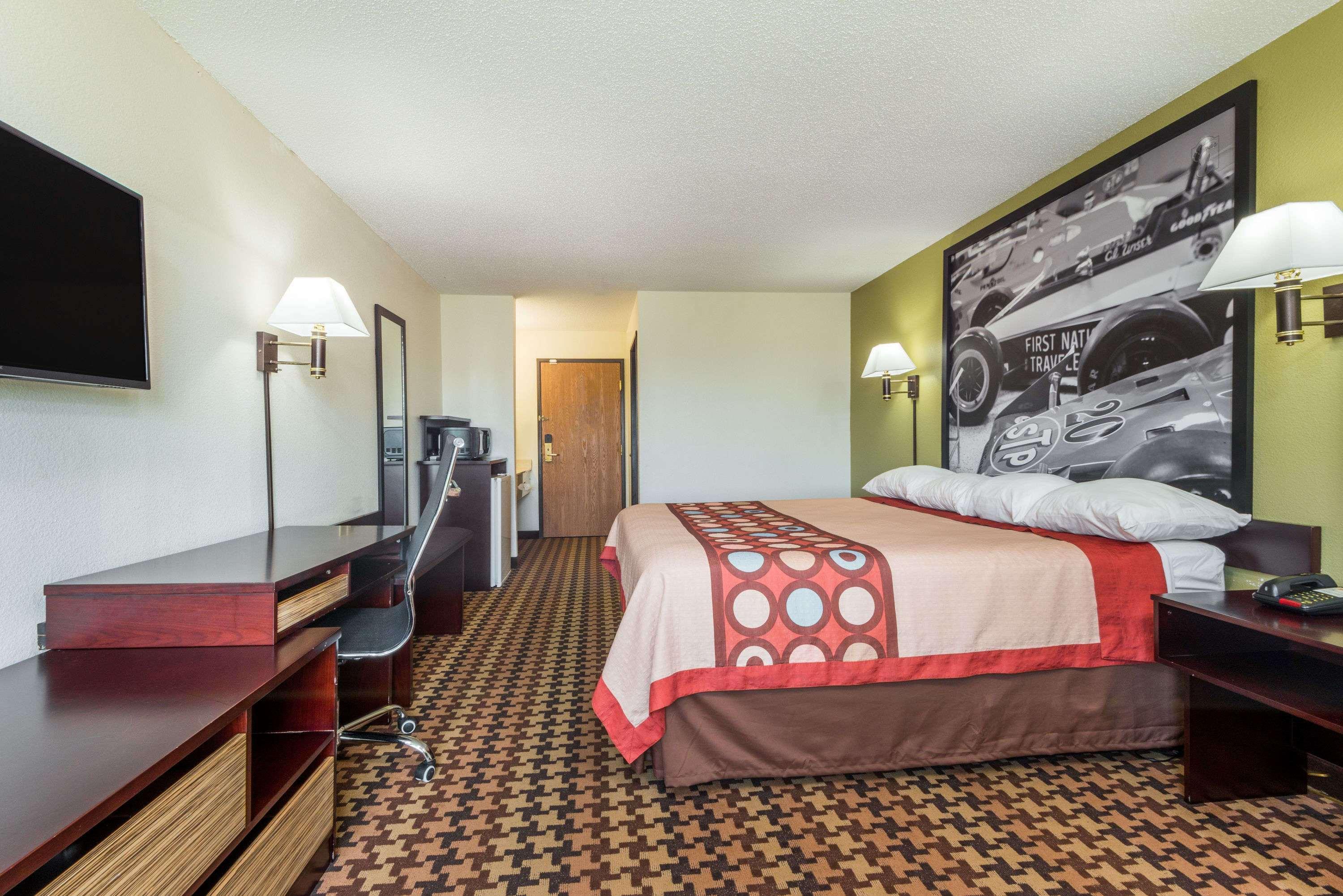 Super 8 By Wyndham Cloverdale In Luaran gambar