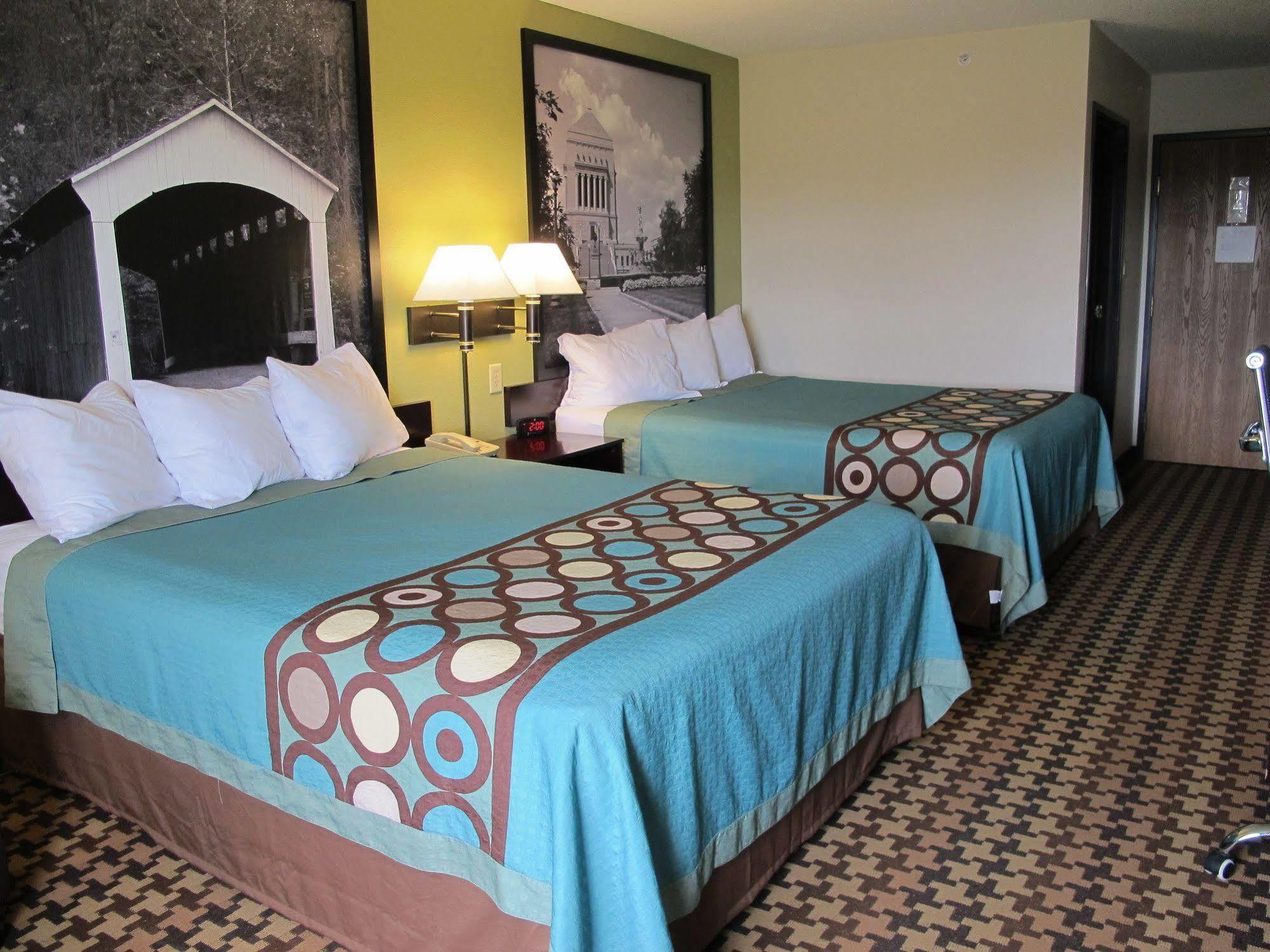 Super 8 By Wyndham Cloverdale In Luaran gambar